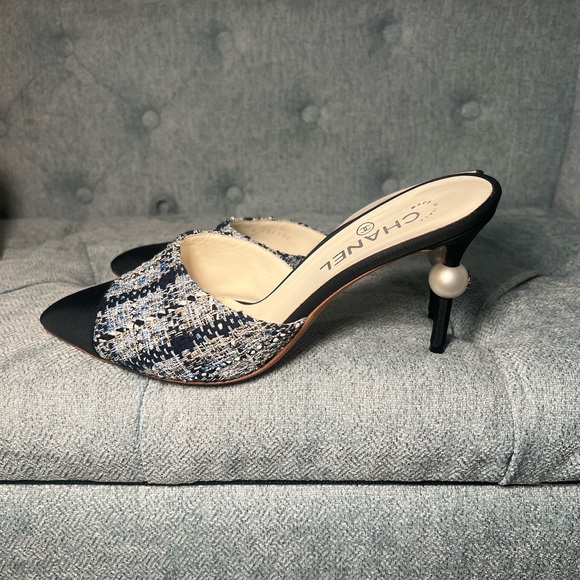 CHANEL Black/Blue Tweed & Grosgrain pointed toe CC Pearl heel Mule - Picture 7 of 14